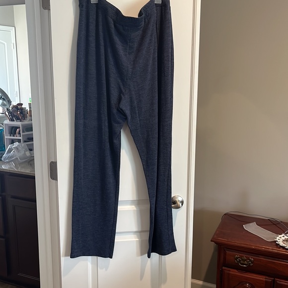 Lisa Rinna 1x - Picture 2 of 2